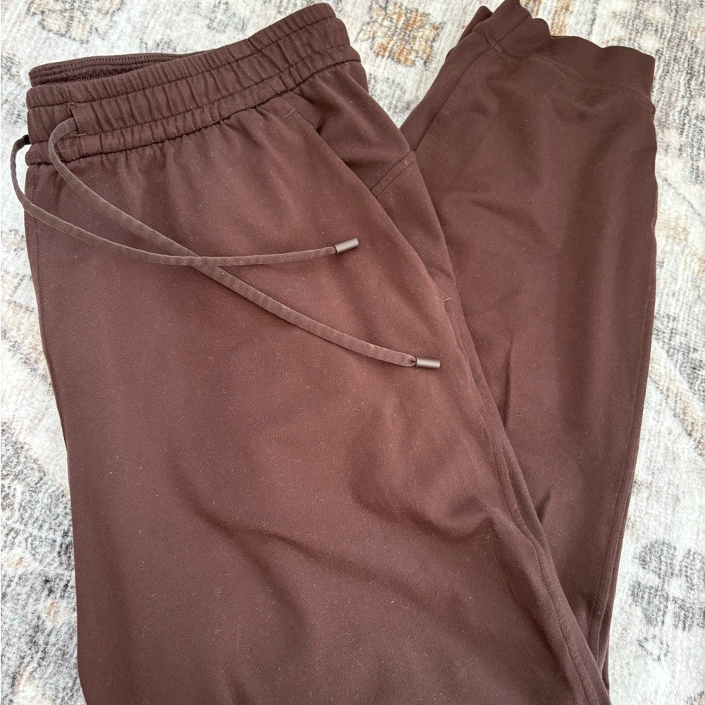 Women’s Lululemon Brown Size 8 Soft Jersey Classic Fit Mid-Rise Jogger
